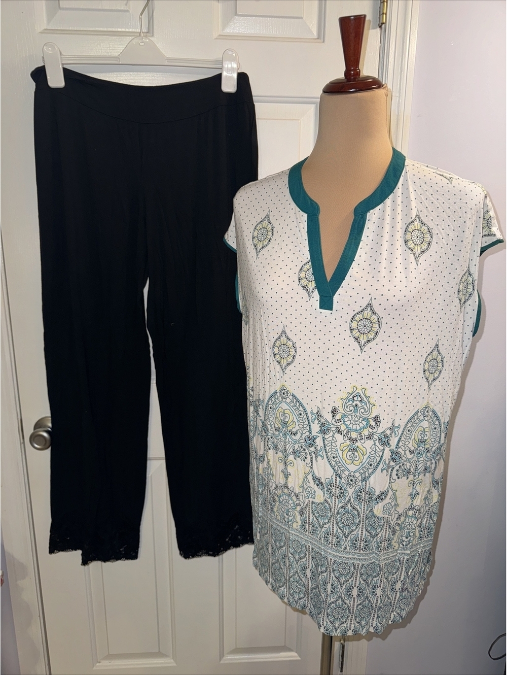Soma Size Large Short Sleeve top Black Lace Trim Pajama Top Bottom Set PJs